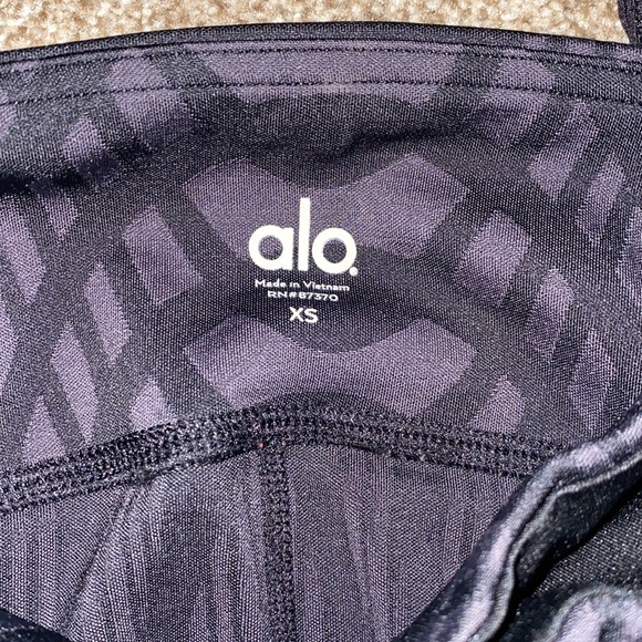 Alo Black Arches Goddess Ribbed Leggings - Picture 8 of 9